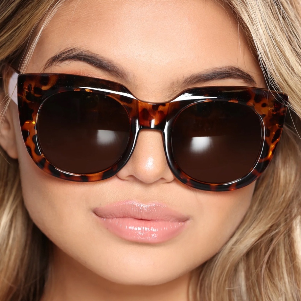 Tortoise Square Thick Square Frame Sunglasses
